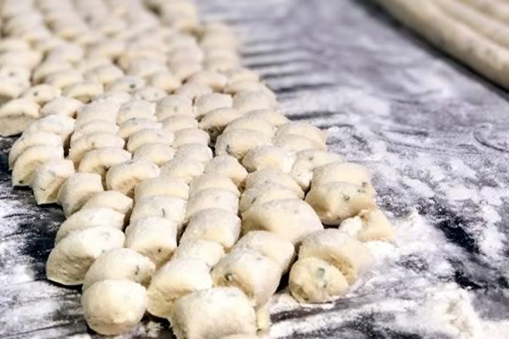 Kids and familes will make homemade pasta together at this Appleton Cooks workshop in Ipswich Massachusetts!