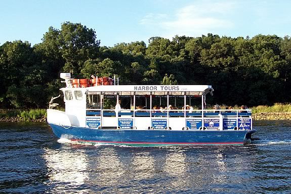 This River Ecology Cruise aboard the Yankee Clipper is about the estuary