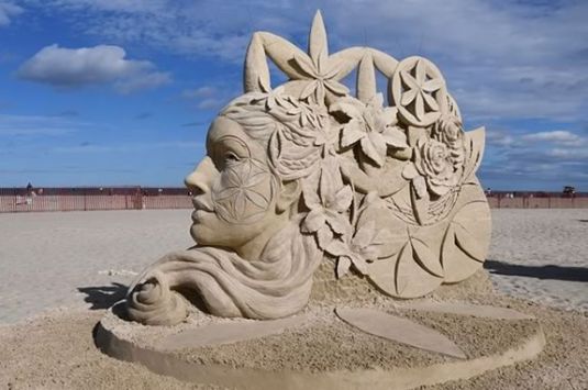 The Annual Hampton Beach Master Sandsculpting Competition Viewing 2022 Winner Melineige Beauregard